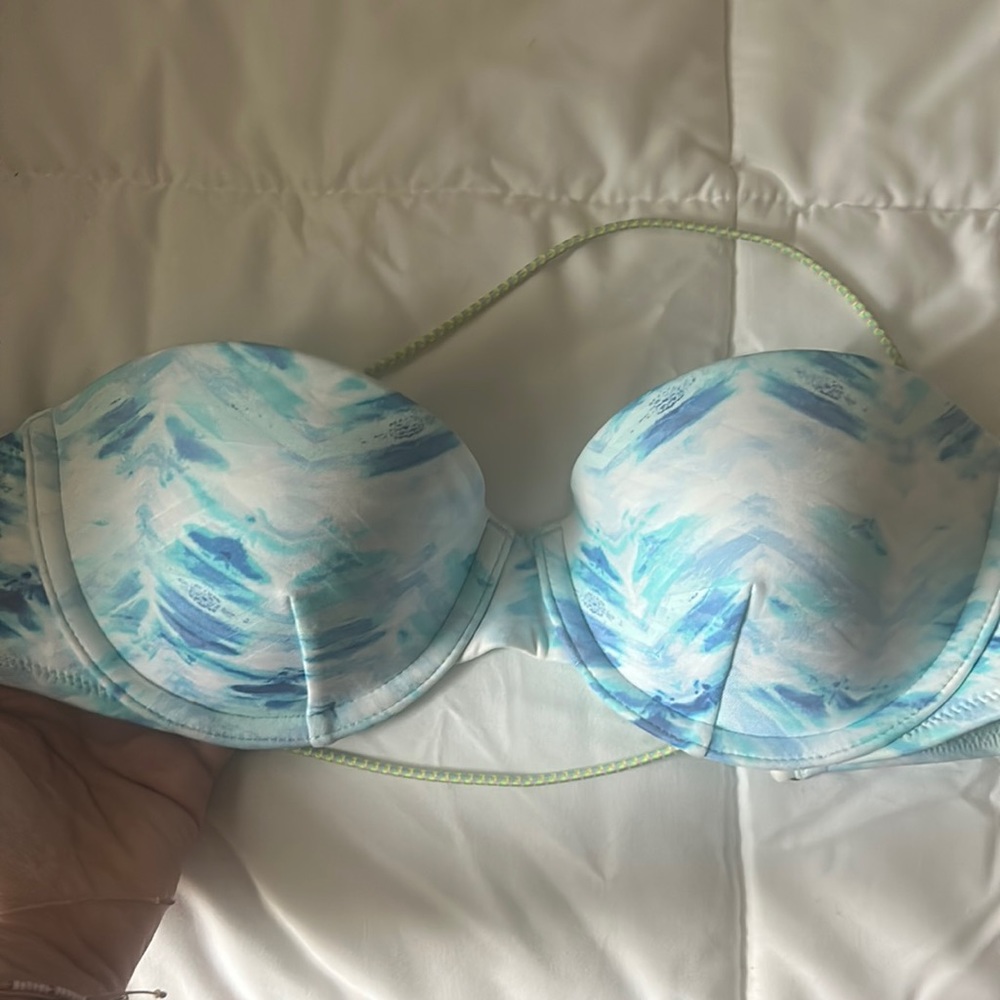 Victoria secret bikini top. NWT
